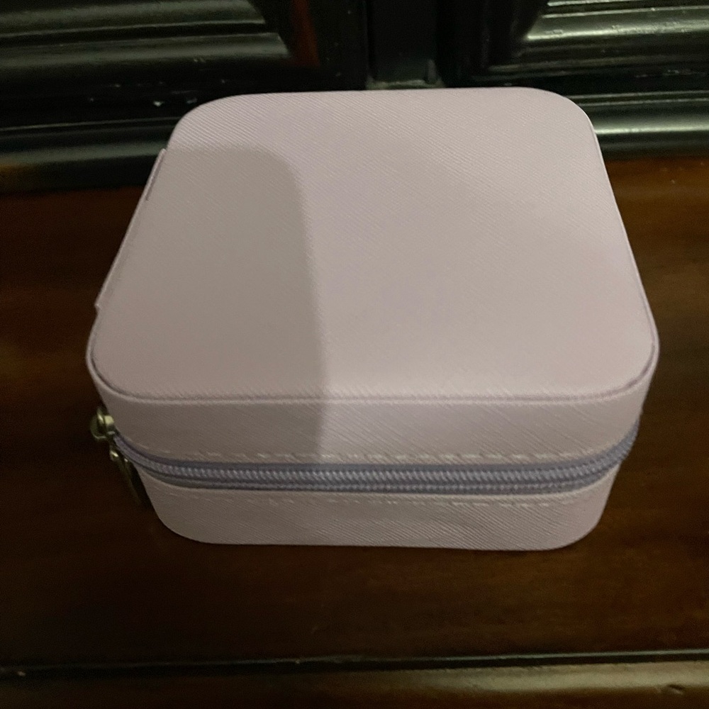 Compact Lavender Travel Jewelry Case nwot 4” x 4” - Picture 5 of 5